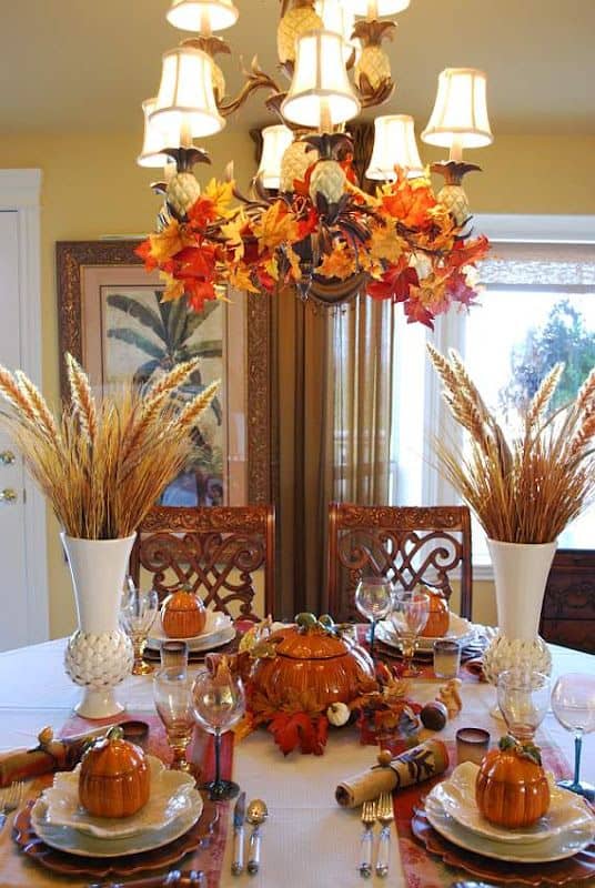 Thanksgiving hanging centerpiece above a Thanksgiving table adds so much to the table that way but more space.