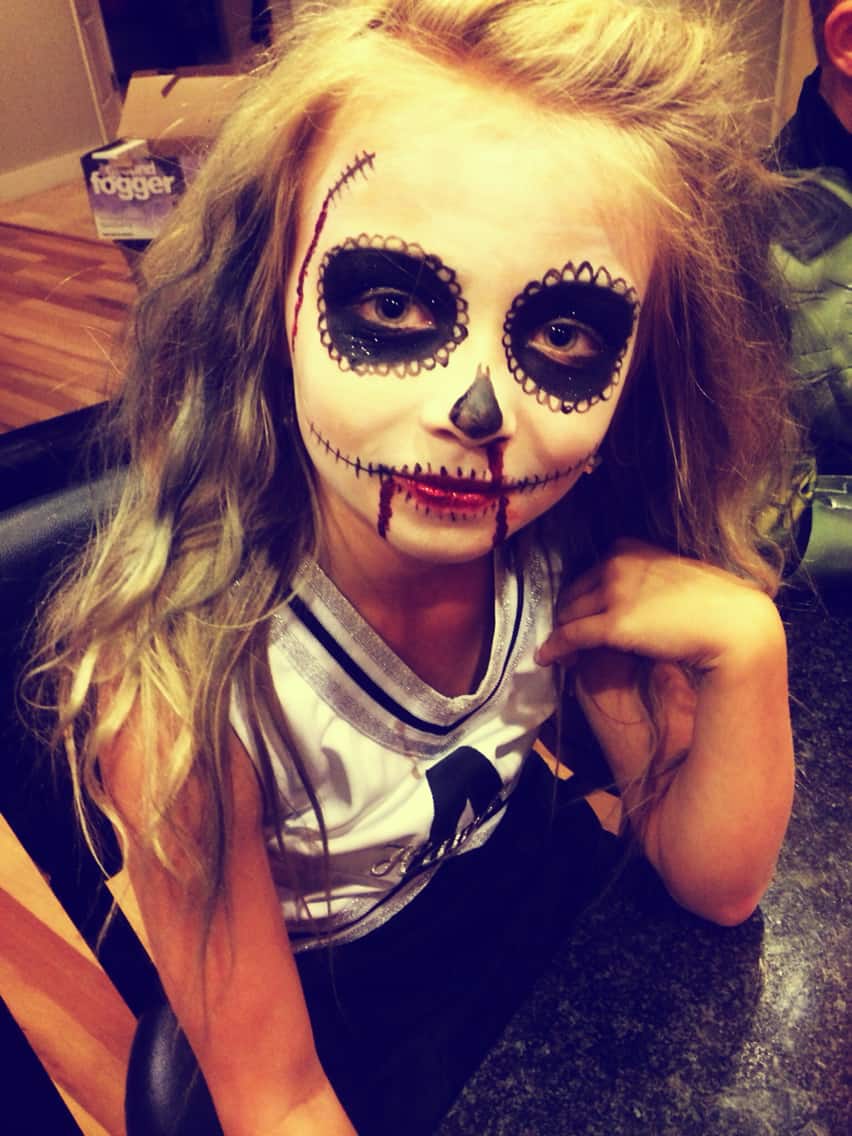 This make up for Halloween is amazing and you will love how easy it is.