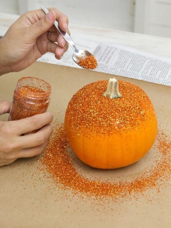How to Make Glittered Pumpkins- Love the sparkels