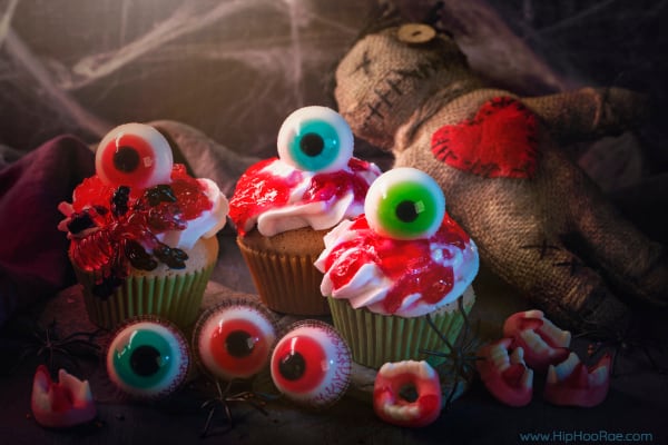 Eyeball cupcakes- Scary and Eerie food Ideas for Halloween