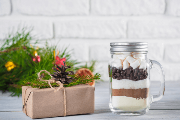 Christmas Gifts using Mason Jars Hot chocolate jar
