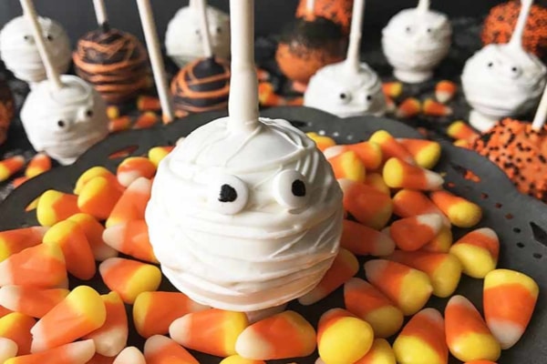 Halloween Mummy Cake Pops