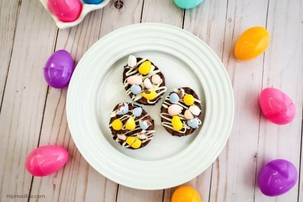 Mini-Easter-Egg-Brownies-On-Plate