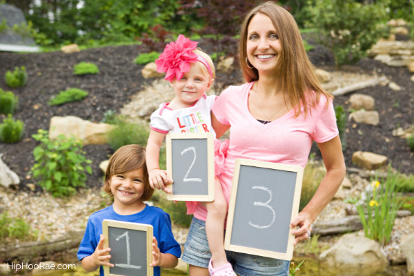 creative pregnancy announcement with family