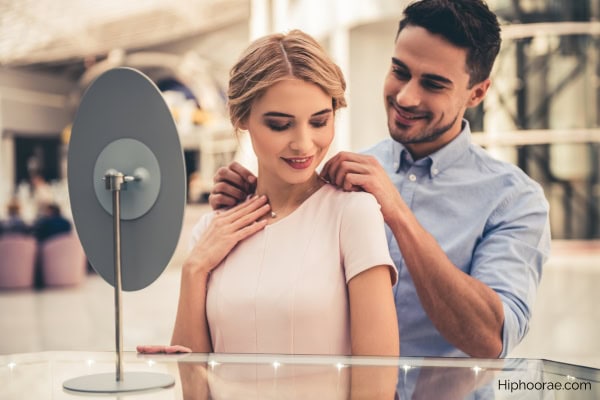 Man buying necklace for woman