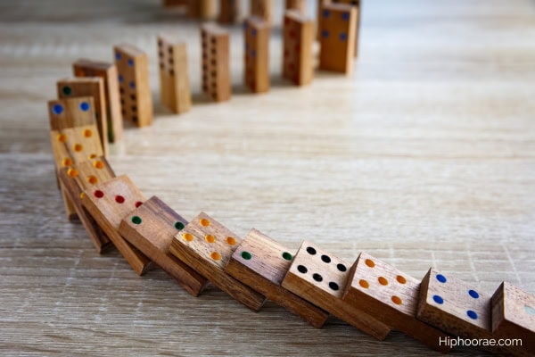 falling domino pieces