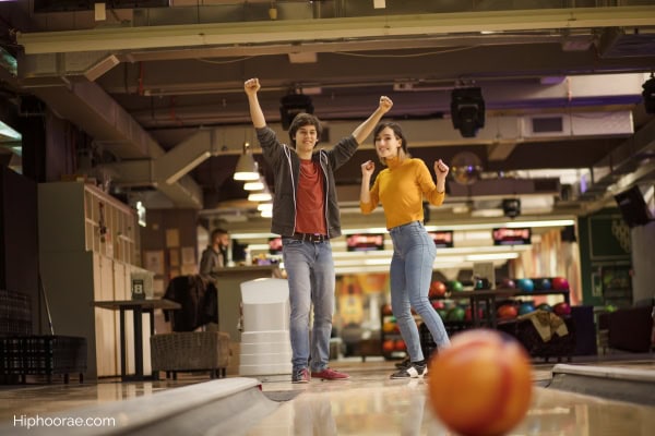 couple playing bowling