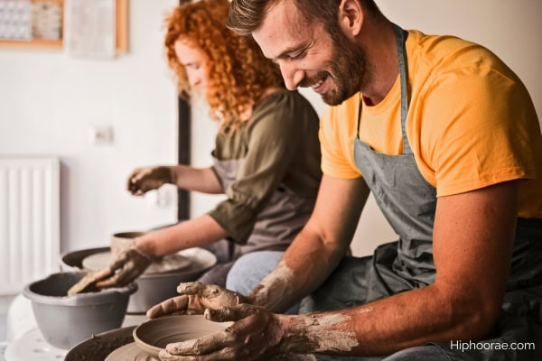 couple doing pottery