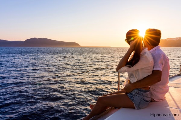 couple on a sunset cruise date