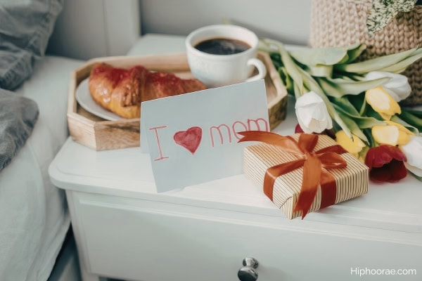 mother's day breakfast in bed with card 