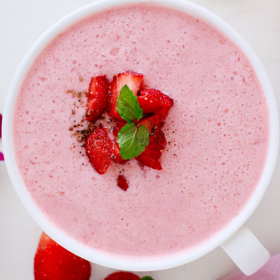 cold strawberry yogurt soup
